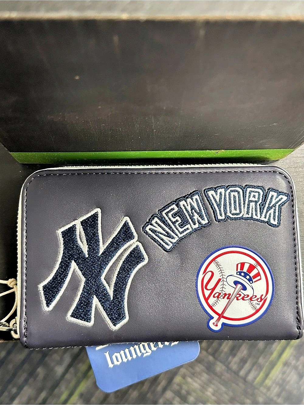 Loungefly MLB New York Yankees Patches Zip Around Wallet - New With Tags